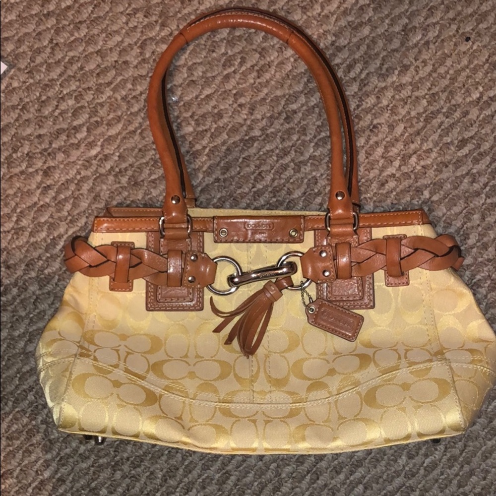 COACH yellow authentic handbag👛